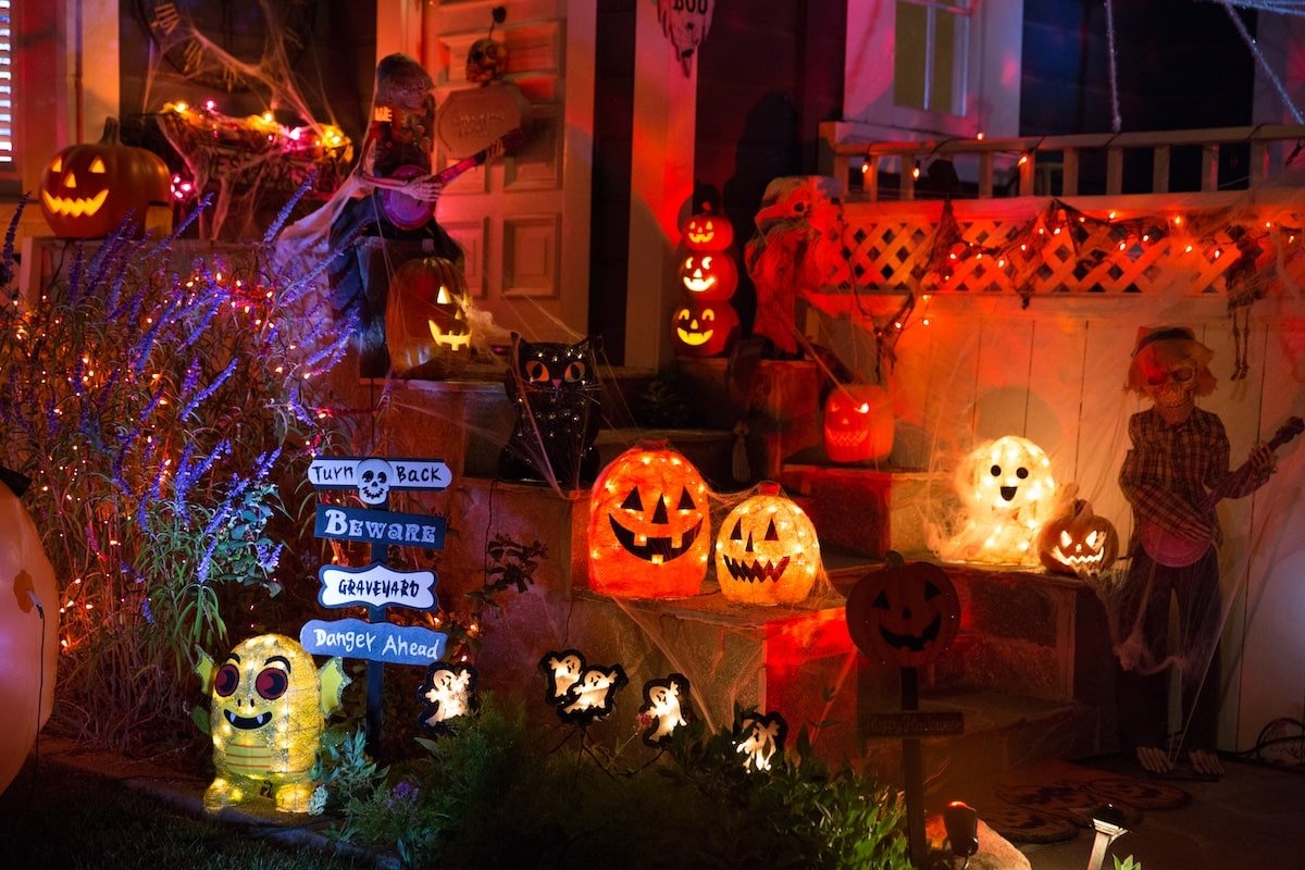 Umikk 3 Fantasmi Appesi Con Luci LED Per Halloween - Decorazioni Luminose Da Esterno/Interno 50 Cm - Set Spaventoso Per Giardino, Terrazza E Festa A Tema - 3